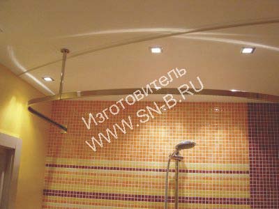Ассиметричный карниз для ванной комнаты с натяжным потолком